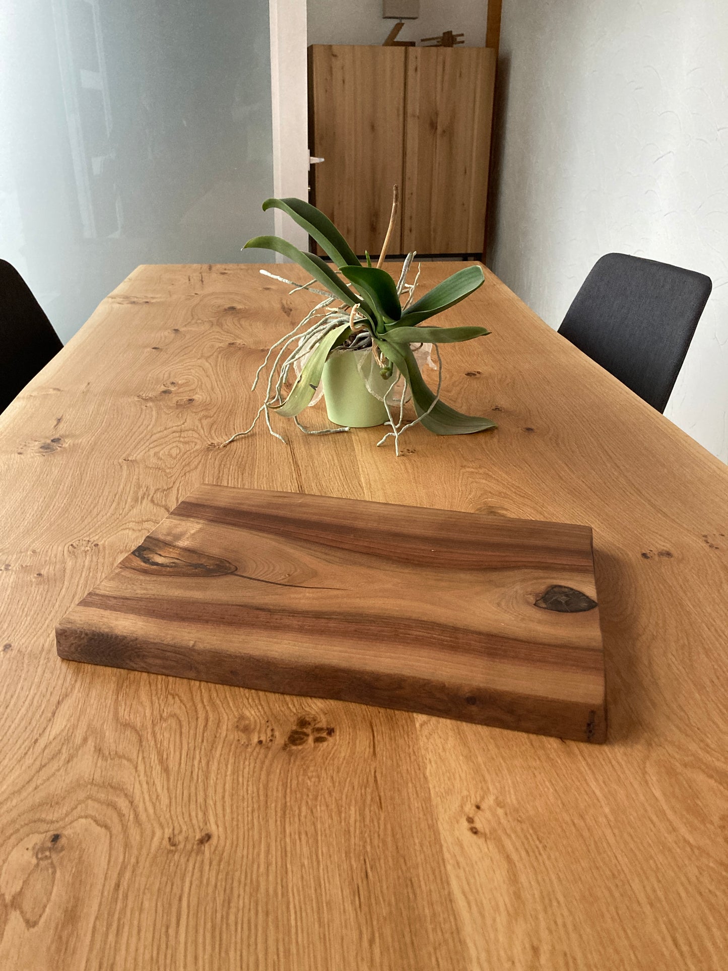 Schneidebrett aus Schweizer Nussbaumholz