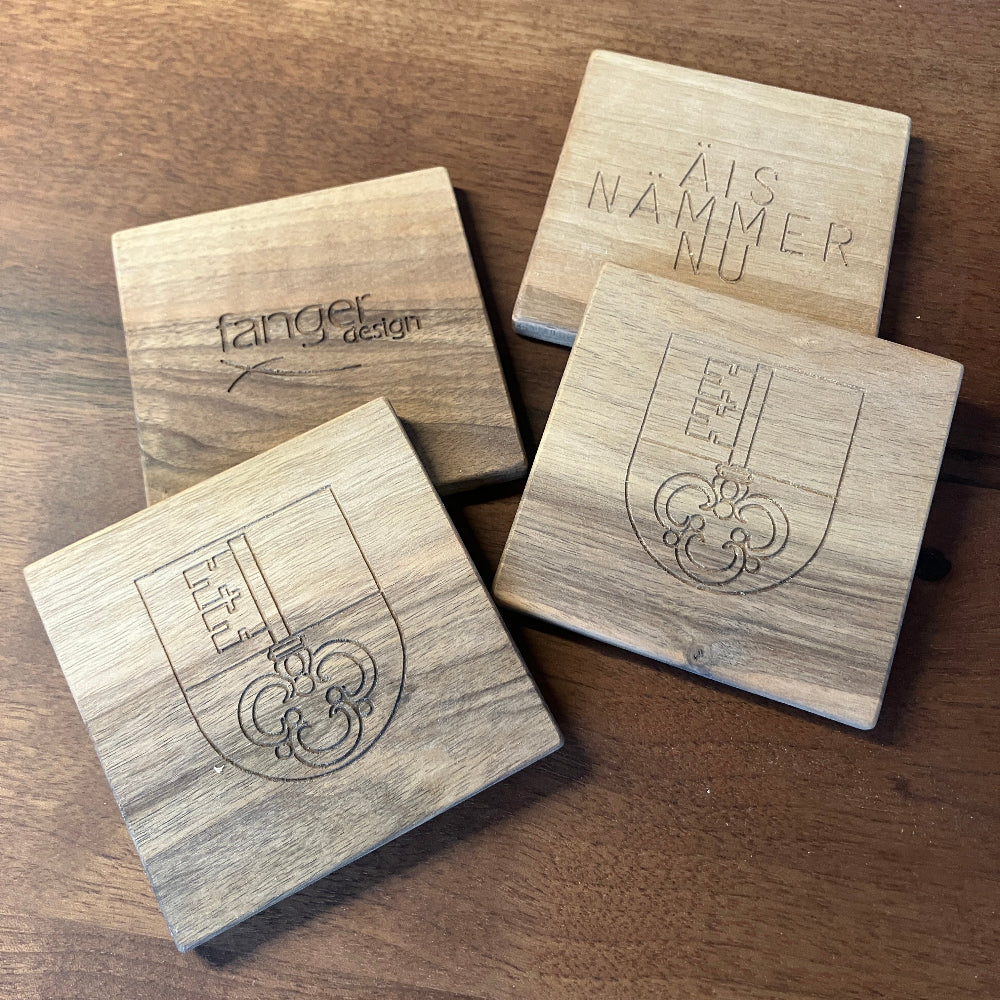 Untersetzer aus Schweizer Nussbaumholz