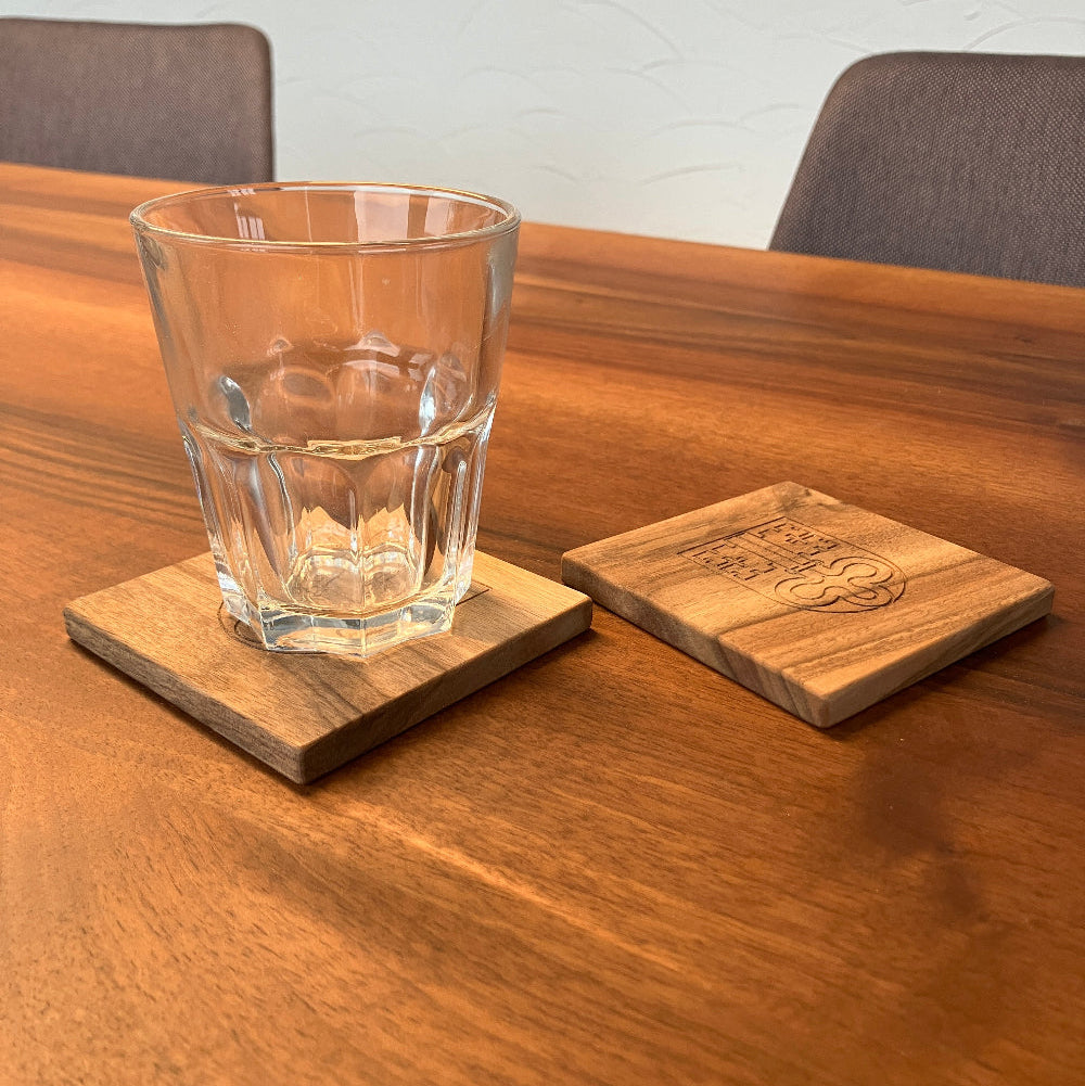 Untersetzer aus Schweizer Nussbaumholz