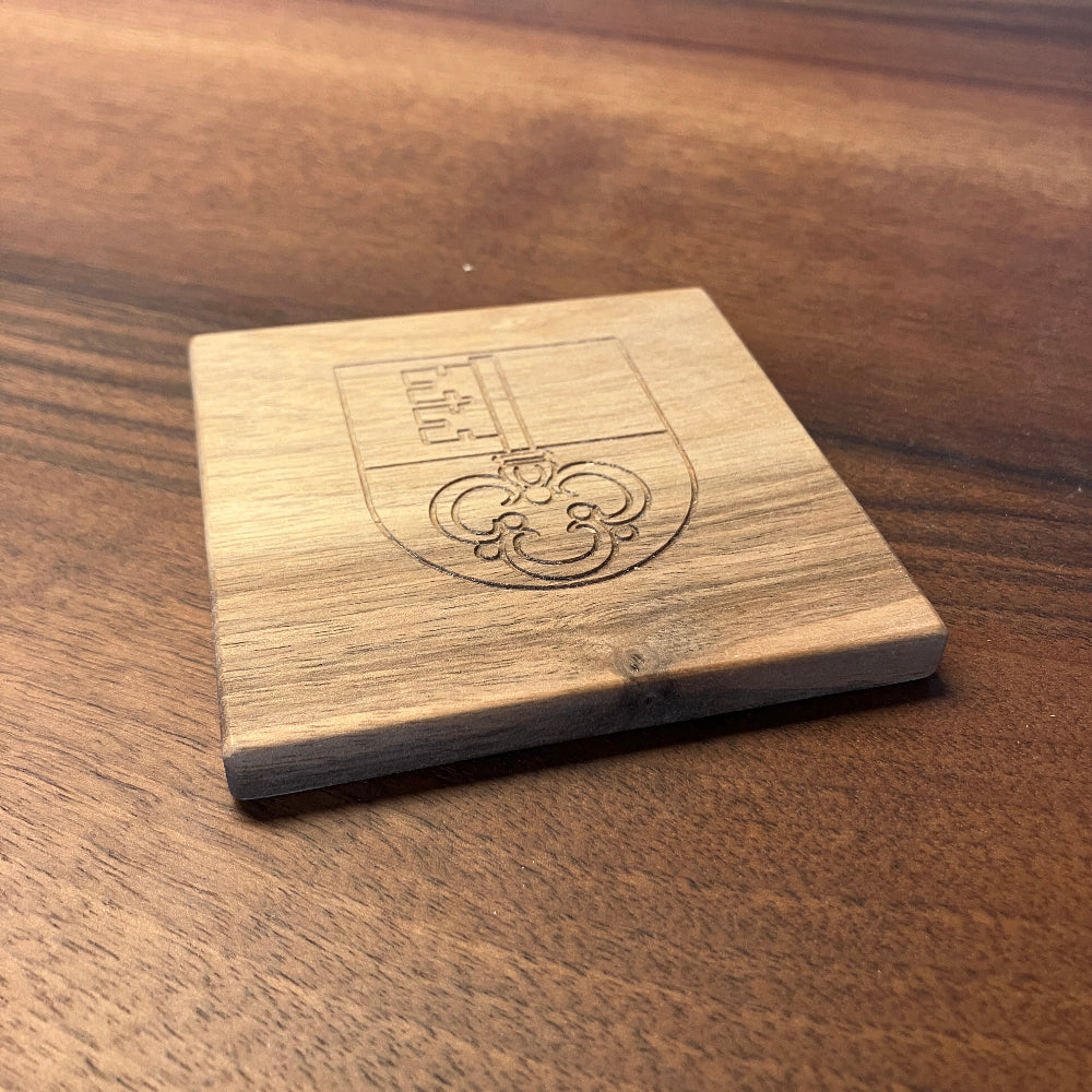 Untersetzer aus Schweizer Nussbaumholz