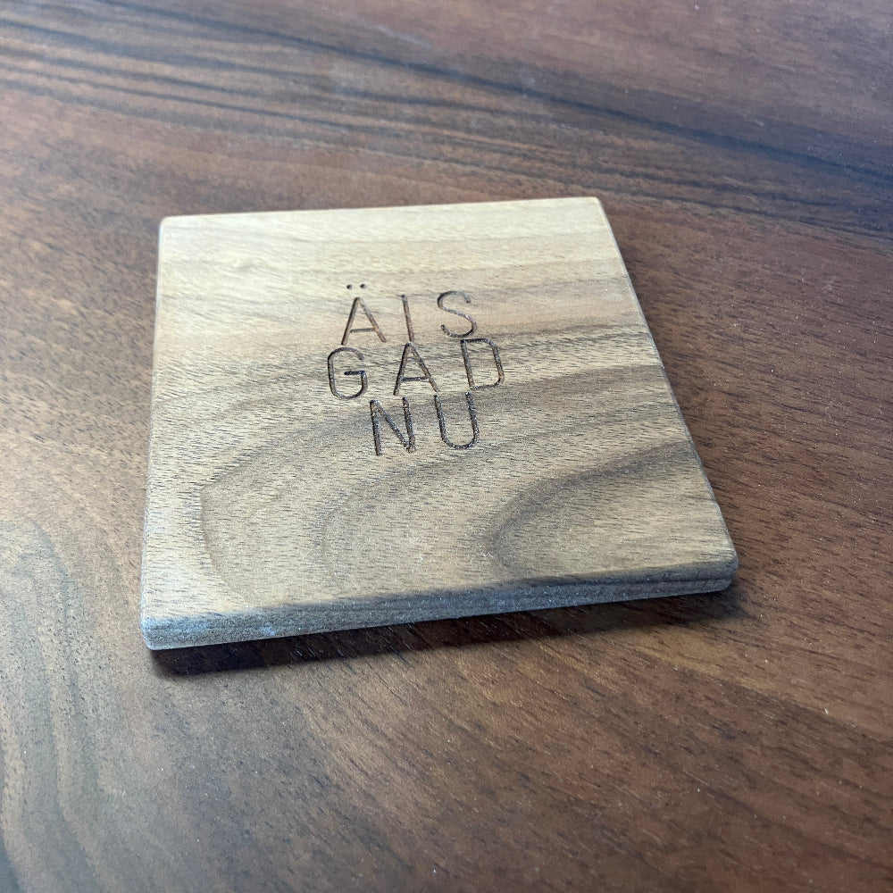 Untersetzer aus Schweizer Nussbaumholz