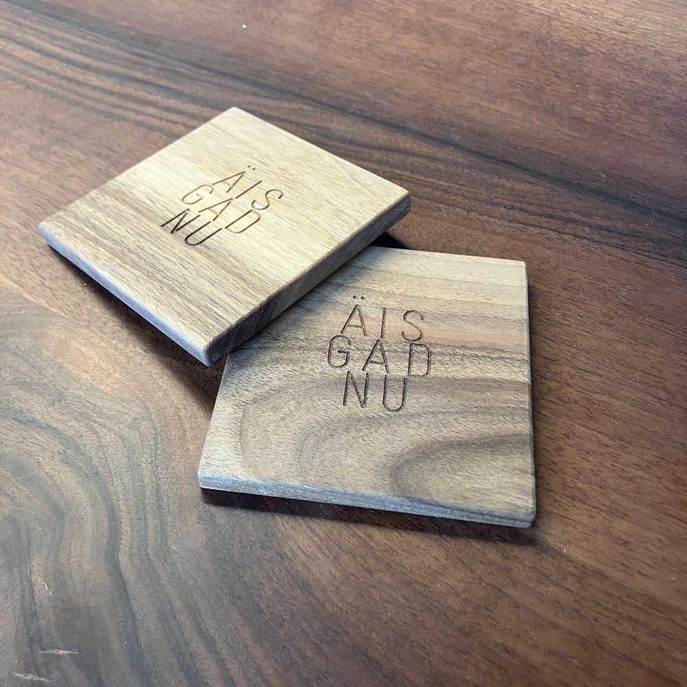 Untersetzer aus Schweizer Nussbaumholz