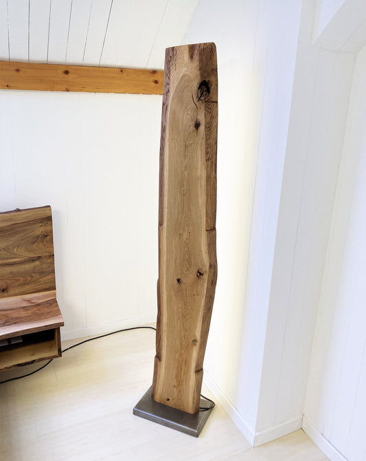 Stehleuchte «LED-board» aus Schweizer Eichenholz